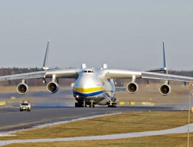 Η στιγμή που δύο Antonov συγκρούονται στο αεροδρόμιο του Χαρτούμ (βίντεο)